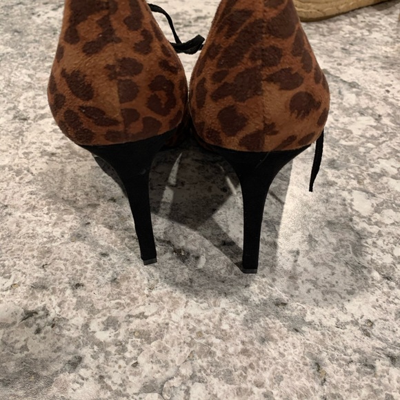 Nine West Stiletto Heel Leopard Print Sasafraso. - Picture 4 of 6